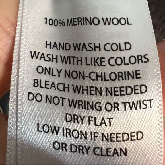 Ellen Tracy 100% Extra Fine Merino Wool Cowl Neck Split Open Back Sweater Sz S - Picture 4 of 11